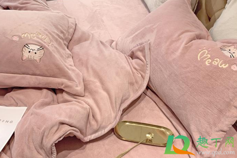 床上放什么可以去静电(在床上怎么避免静电) 床上放什么可以去静电(在床上怎么避免静电)