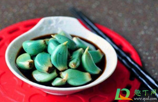 腊八蒜除了放醋还放什么(腊八蒜能放白醋吗)