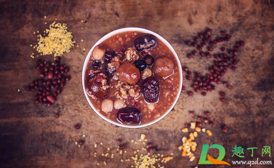 腊八粥可以头一天先熬好吗(腊八粥哪天熬)