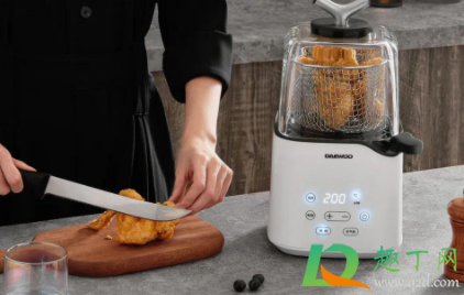 空气炸锅要用水吗(空气炸锅使用时需要加水吗) 空气炸锅要用水吗(空气炸锅使用时需要加水吗)