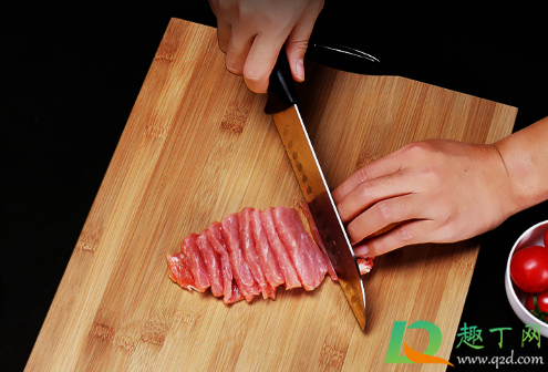 新买的砧板裂了怎么办(新买来的砧板如何处理不容易开裂)