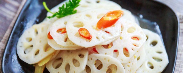 家常素炒藕片口感清爽(素炒藕条的家常做法)