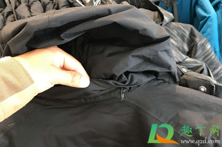 冲锋衣洗了是不是就不防水了(防水冲锋衣能干洗吗)