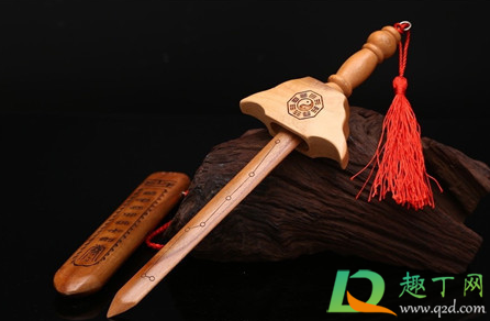 送女朋友桃木剑是什么梗(为什么送女朋友桃木剑)