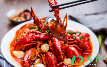 吃虾壳会不会划伤肠胃(吃虾不剥壳会伤害肠胃吗)