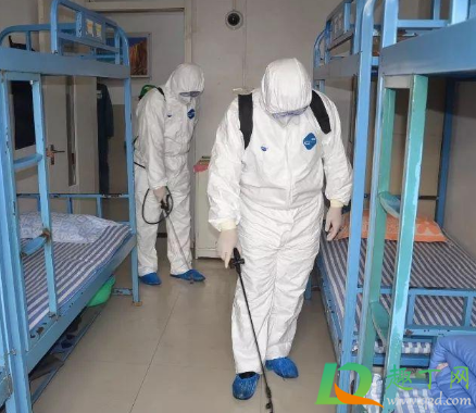 酒店隔离先交费还是最后交(为什么隔离在酒店要交钱)