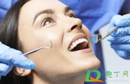 刚拔牙吃饭掉洞里怎么办(拔牙后饭掉牙洞里怎么办)