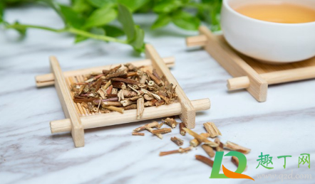 口干舌燥喝水也不解渴怎么办(天热口干舌燥喝水也不解渴怎么办)