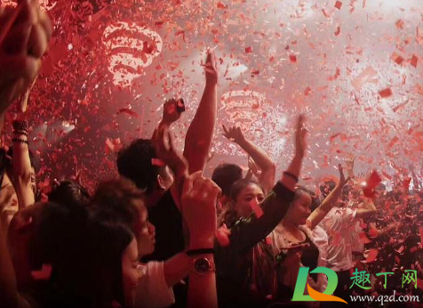 酒吧不交钱可以进去蹦吗(去酒吧直接进去不给钱可以直接蹦迪吗)