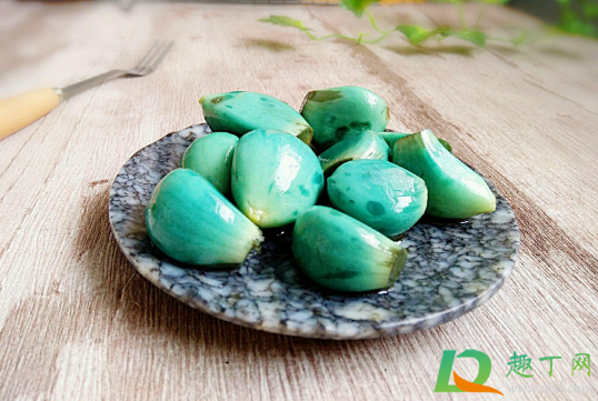  腊八蒜是蓝色还是绿色