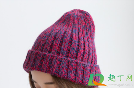 冬天戴白色帽子还是黑色帽子(夏天戴白帽子还是黑帽子) 冬天戴白色帽子还是黑色帽子(夏天戴白帽子还是黑帽子)