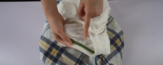 床单汗渍发黄怎么洗比较干净(出汗床单变黄怎么洗掉)