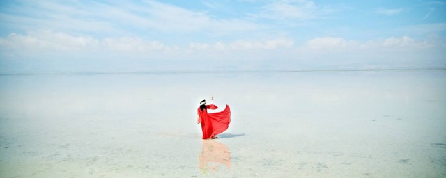 茶卡盐湖简介(茶卡盐湖简介概况)