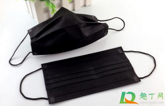 口罩黑色好还是蓝色好(黑色口罩好还是蓝色口罩好看)