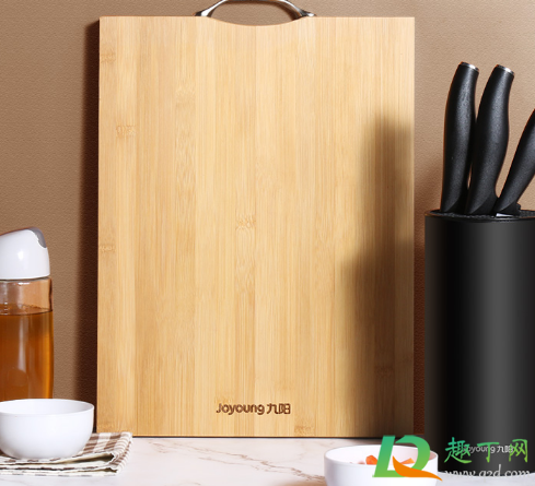 新买的砧板裂了怎么办(新买来的砧板如何处理不容易开裂)