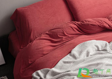 床上放什么可以去静电(在床上怎么避免静电)