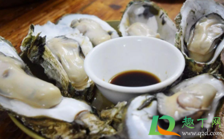 生蚝怎么有一坨绿色(生蚝屁股上的绿色)