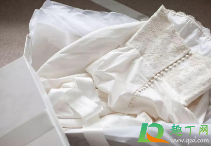 白衣服粘毛干了会掉吗(衣服上粘了毛毛怎么办)