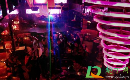 酒吧蹦迪几点开始几点结束(酒吧蹦迪一般几点开始)