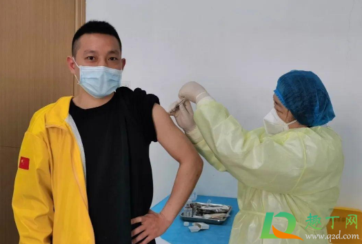 新冠疫苗打右上臂还是左上臂(为什么新冠疫苗打左上臂)