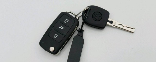 大众polo车钥匙教你如何换新(大众polo车钥匙怎么拆开)