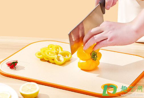 硅胶砧板上有黑点怎么清理(砧板有黑点怎么回事) 硅胶砧板上有黑点怎么清理(砧板有黑点怎么回事)