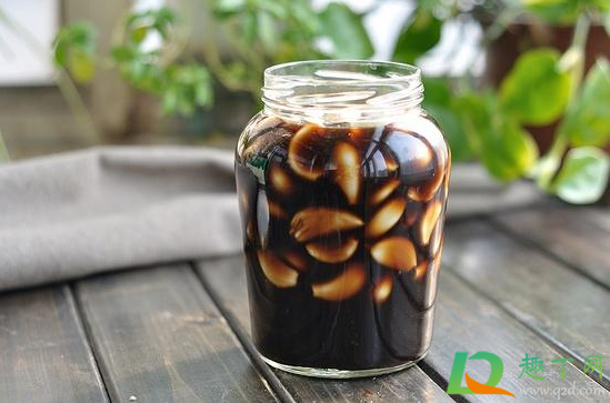 腊八蒜放室内还是室外(腊八蒜放在阳光下还是放在阴凉处)