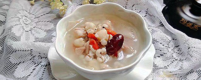 排骨莲子薏米汤一锅搞定晚餐(排骨莲藕薏米汤)