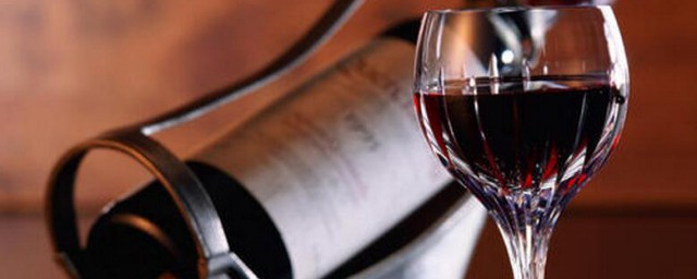 喝红酒有什么好处(女人晚上喝红酒有什么好处)