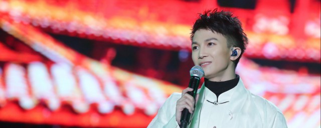 周深是歌声无法分辨男女(周深是为什么是女声)