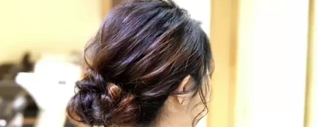 头发稀少烫什么样的发型(头发少烫什么样的头发)