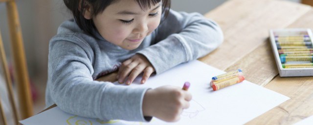 如何自制简单绘本进行亲子活动(幼儿园亲子绘本制作)