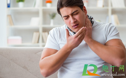 口干舌燥喝水也不解渴怎么办(天热口干舌燥喝水也不解渴怎么办)