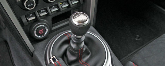 下面5个步骤教你换挡(换挡的操作方法)