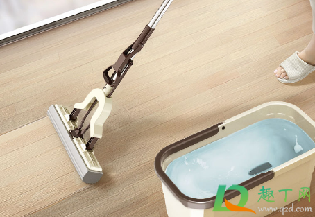 为什么地板擦过很快就脏了(家里地板为什么擦很多遍还是脏)