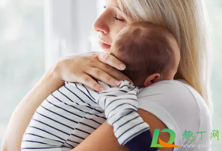 抓住手或手腕拽拉婴儿很危险(不小心用力拉扯孩子的手)