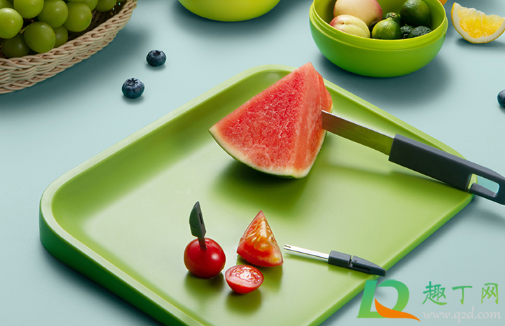 硅胶砧板好还是木头砧板好(橡胶木砧板好吗)