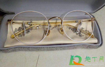 眼镜下滑自己怎么弄(眼镜总往下滑怎么办小妙招)