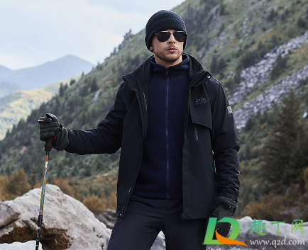 冲锋衣加绒好还是三合一好(三合一冲锋衣保暖吗)