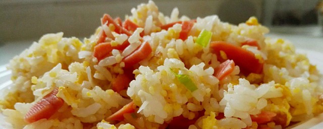 三丁蛋炒饭简单一人食料理(鸡丁蛋炒饭)