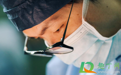 眼镜下滑自己怎么弄(眼镜总往下滑怎么办小妙招)