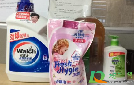 滴露消毒液可以和洗衣液一起用吗(洗衣液和消毒液能一起用吗)