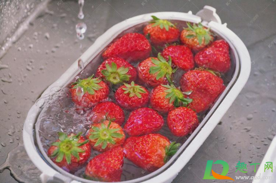 草莓洗了容易坏还是不洗容易坏(为什么草莓洗过就不好吃了) 草莓洗了容易坏还是不洗容易坏(为什么草莓洗过就不好吃了)