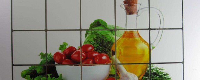 厨房防油贴纸的优点(厨房有没有必要贴防油贴纸)