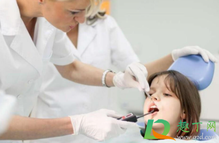 牙齿矫正成年后做迟吗(成年后还能做牙齿矫正吗)