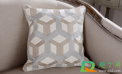 抱枕发霉怎么洗掉霉斑(抱枕发霉如何去除)