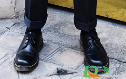 马丁靴哪种皮好(马丁靴和皮鞋哪个好)