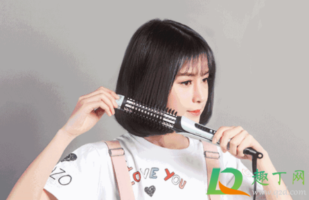 卷发棒用着头发冒烟是质量不行吗(卷发棒冒烟有味道) 卷发棒用着头发冒烟是质量不行吗(卷发棒冒烟有味道)