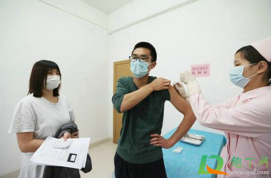 新冠疫苗间隔28天是从打针的当天算还是第二天算(第二针新冠疫苗必须在28天内打吗疫苗间隔多久)