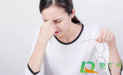 为什么下眼睑有一个小洞(下眼睑有一个小洞是什么) 为什么下眼睑有一个小洞(下眼睑有一个小洞是什么)